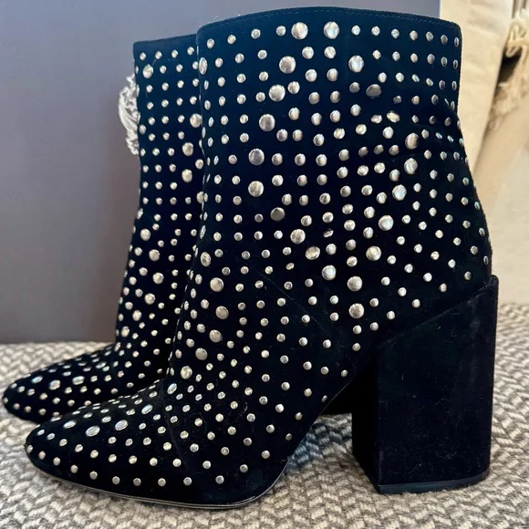 VINCE CAMUTO: DRISTA Black Suede Silver Studded Ankle Boots Block Heel Size - 9M - Picture 1 of 10